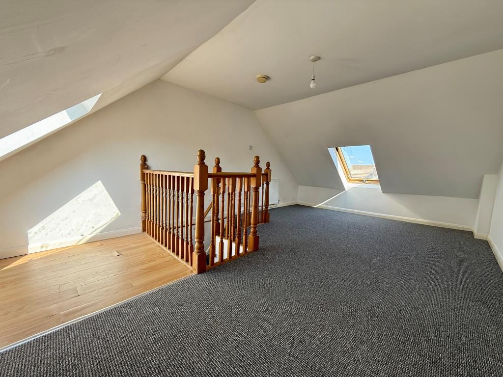 Lot: 23 - VACANT FOUR-BEDROOM HOUSE - Bedroom four